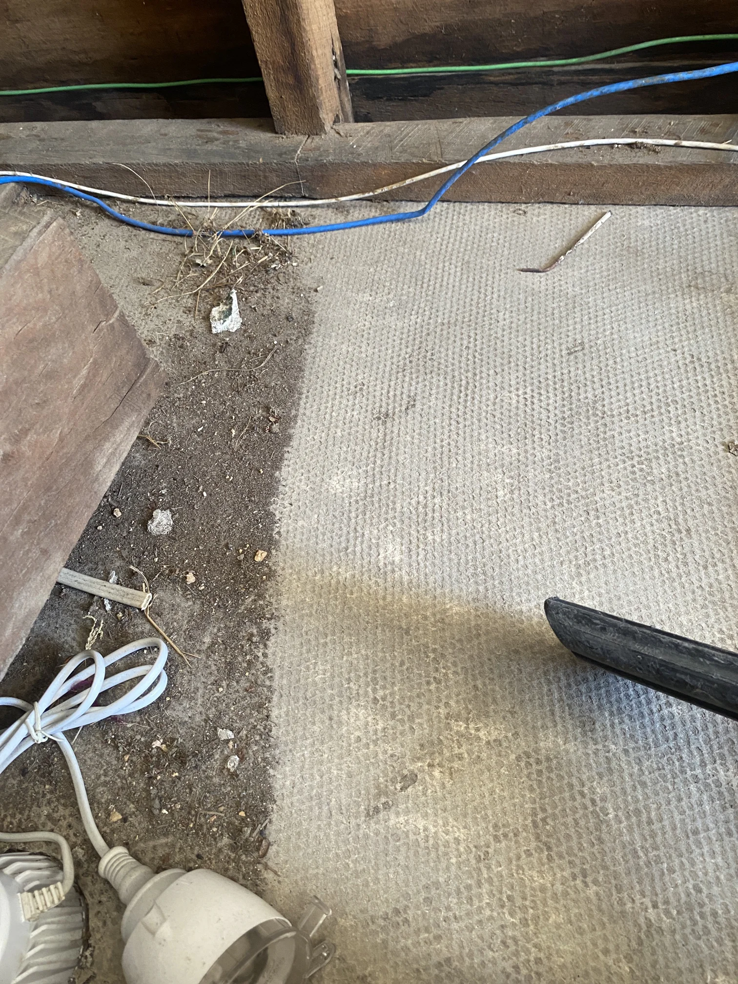 Is Ceiling Insulation Supposed to Be Dusty?